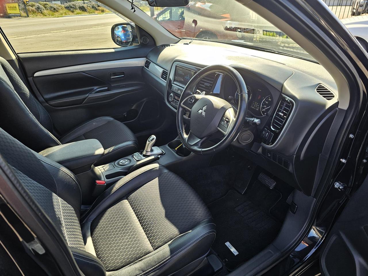 image-6, 2014 Mitsubishi Outlander PHEV at Waimakariri