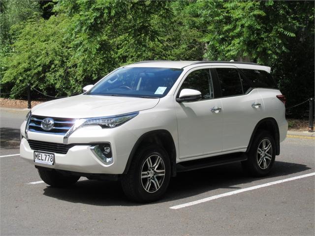 2019 Toyota Fortuner GXL 2.8D/4WD/6AT/SW on handshake