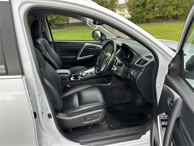 image-6, 2024 Mitsubishi Pajero VRX 7 SEAT 4WD at Invercargill