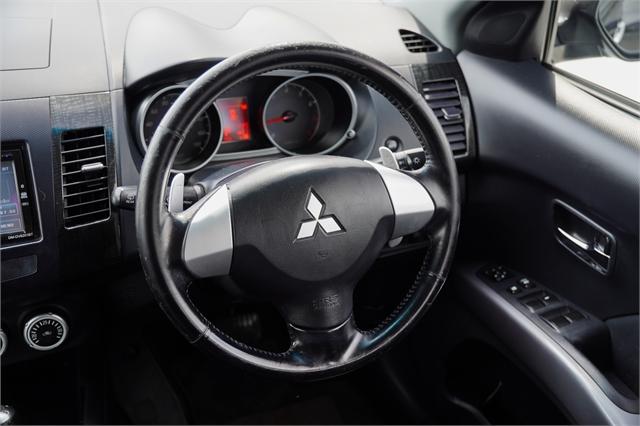 image-8, 2008 Mitsubishi Outlander at Dunedin