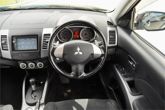 image-7, 2007 Mitsubishi Outlander at Dunedin