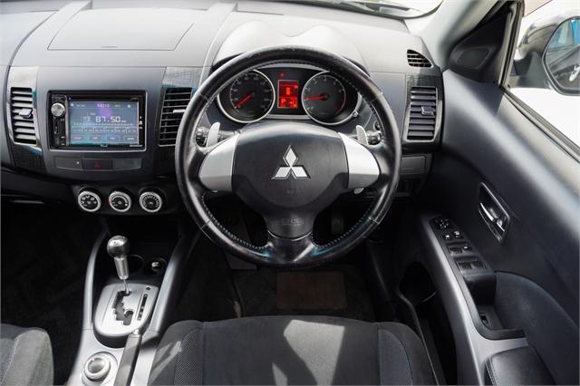 image-7, 2008 Mitsubishi Outlander at Dunedin