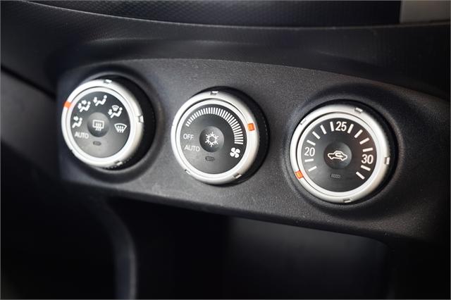 image-11, 2007 Mitsubishi Outlander at Dunedin