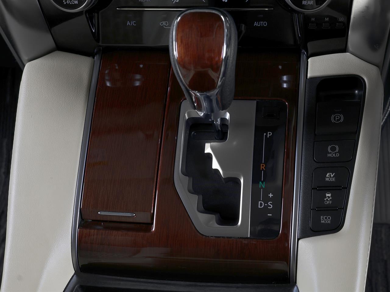 image-12, 2015 Toyota Vellfire Hybrid X 4WD 7-Seater at Christchurch