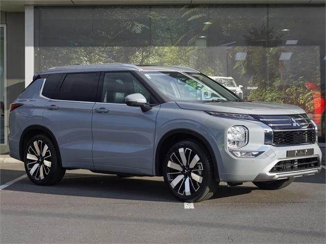 image-0, 2026 Mitsubishi Outlander 2.5P VRX 4WD CVT at Dunedin