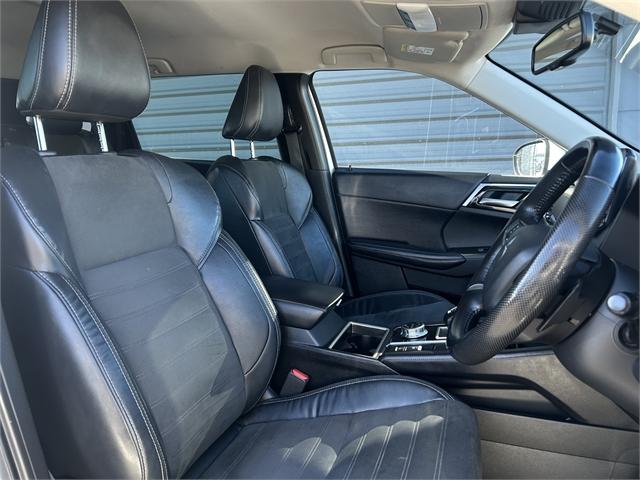 image-4, 2022 Mitsubishi Outlander XLS 4WD WHITE at Christchurch