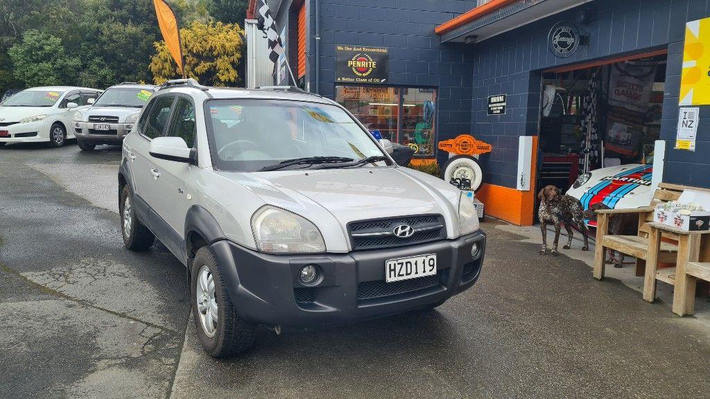 2007 Hyundai TUCSON TOW BAR ,4WD,ROOF RACKS on handshake