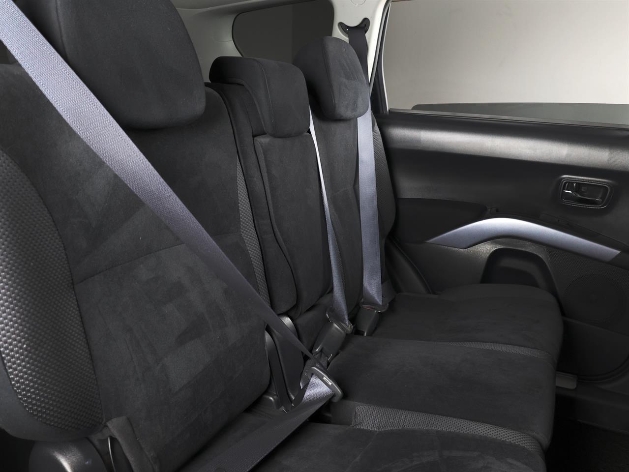 image-17, 2010 Mitsubishi Outlander 20G 4WD 7-Seater at Christchurch