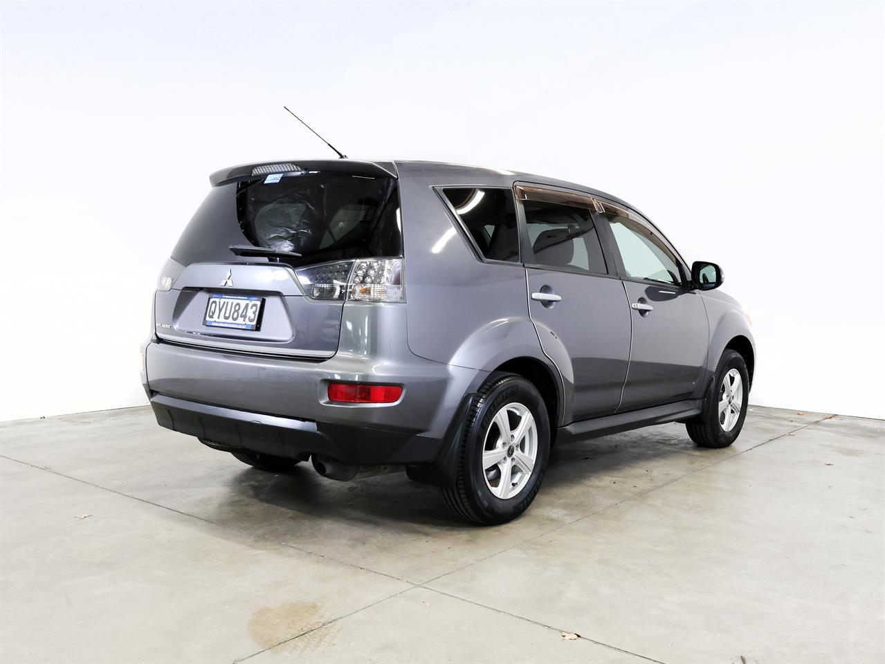 image-7, 2010 Mitsubishi Outlander 20G 4WD 7-Seater at Christchurch