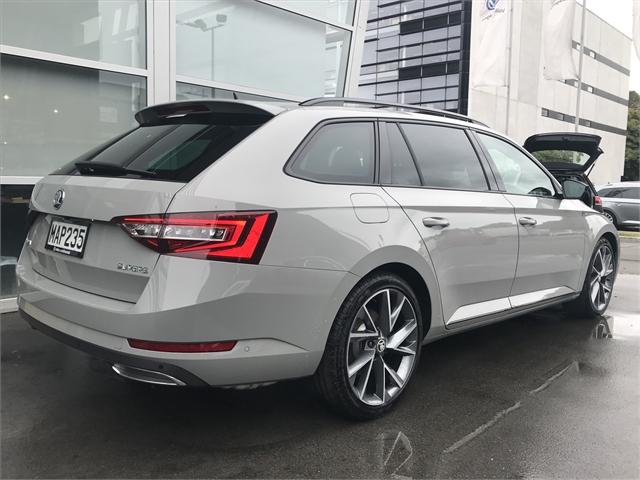 2019 SKODA SUPERB SPORTLINE Wagon 162kW Turbo Petr on handshake