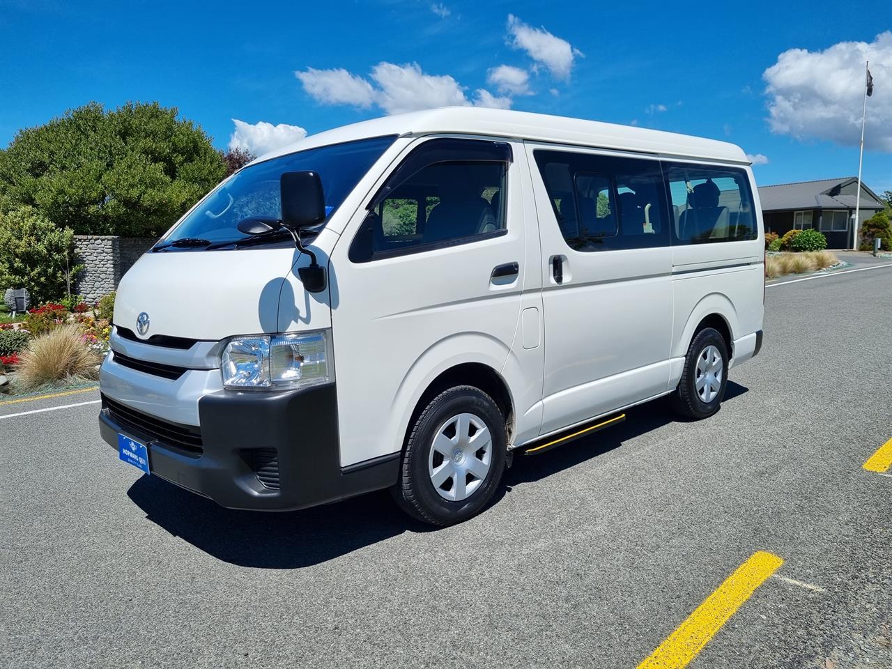 2016 Toyota Hiace 10 Seater 4WD on handshake