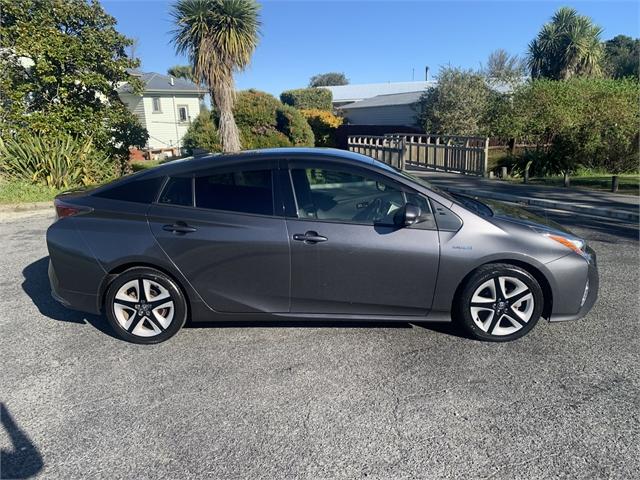 image-5, 2017 Toyota Prius S at Waimakariri