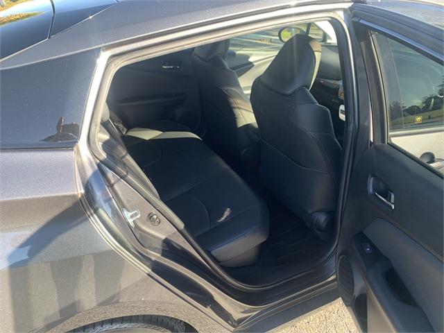 image-11, 2017 Toyota Prius S at Waimakariri