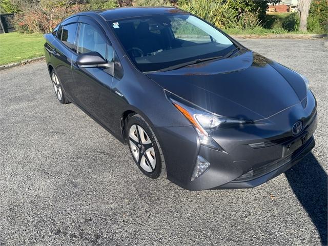 image-0, 2017 Toyota Prius S at Waimakariri