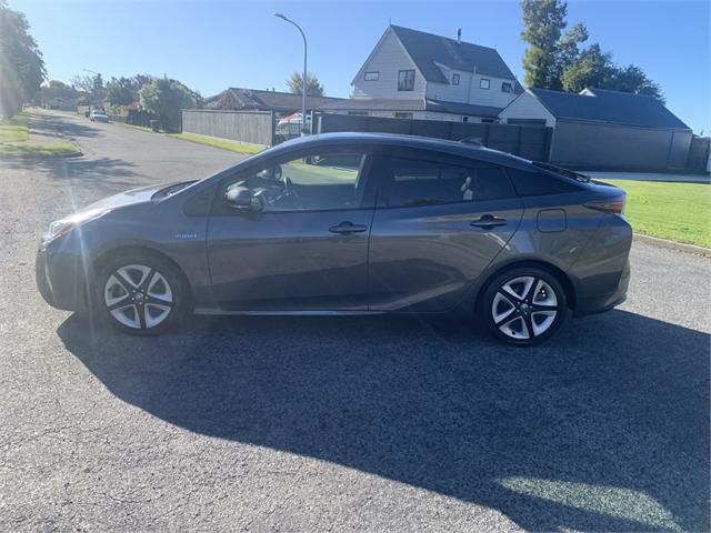 image-6, 2017 Toyota Prius S at Waimakariri