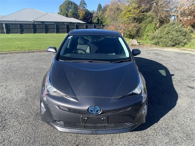 image-8, 2017 Toyota Prius S at Waimakariri