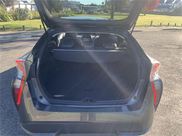 image-10, 2017 Toyota Prius S at Waimakariri