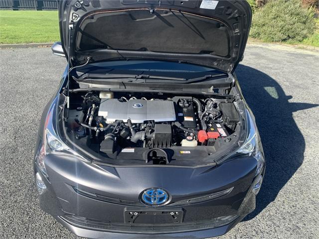 image-9, 2017 Toyota Prius S at Waimakariri