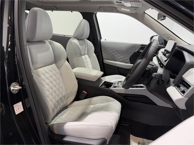 image-11, 2025 Mitsubishi Outlander 2.5P VRX 2WD CVT at Invercargill