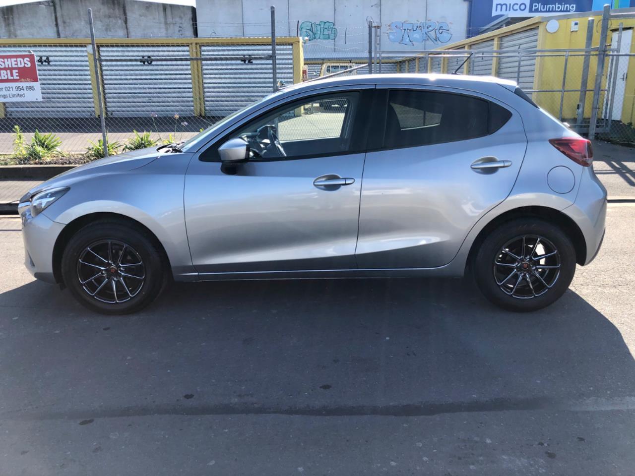 Mazda demio руль