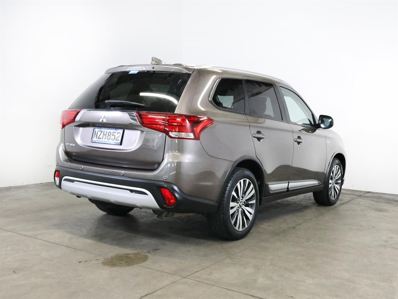 image-7, 2022 Mitsubishi Outlander LS 'NZ New' 7-Seater at Christchurch