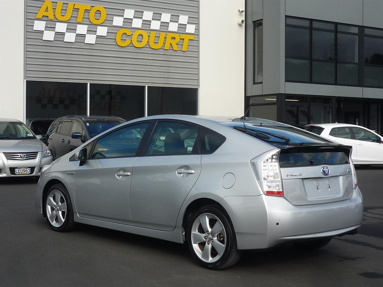 image-1, 2010 Toyota Prius S Touring at Dunedin