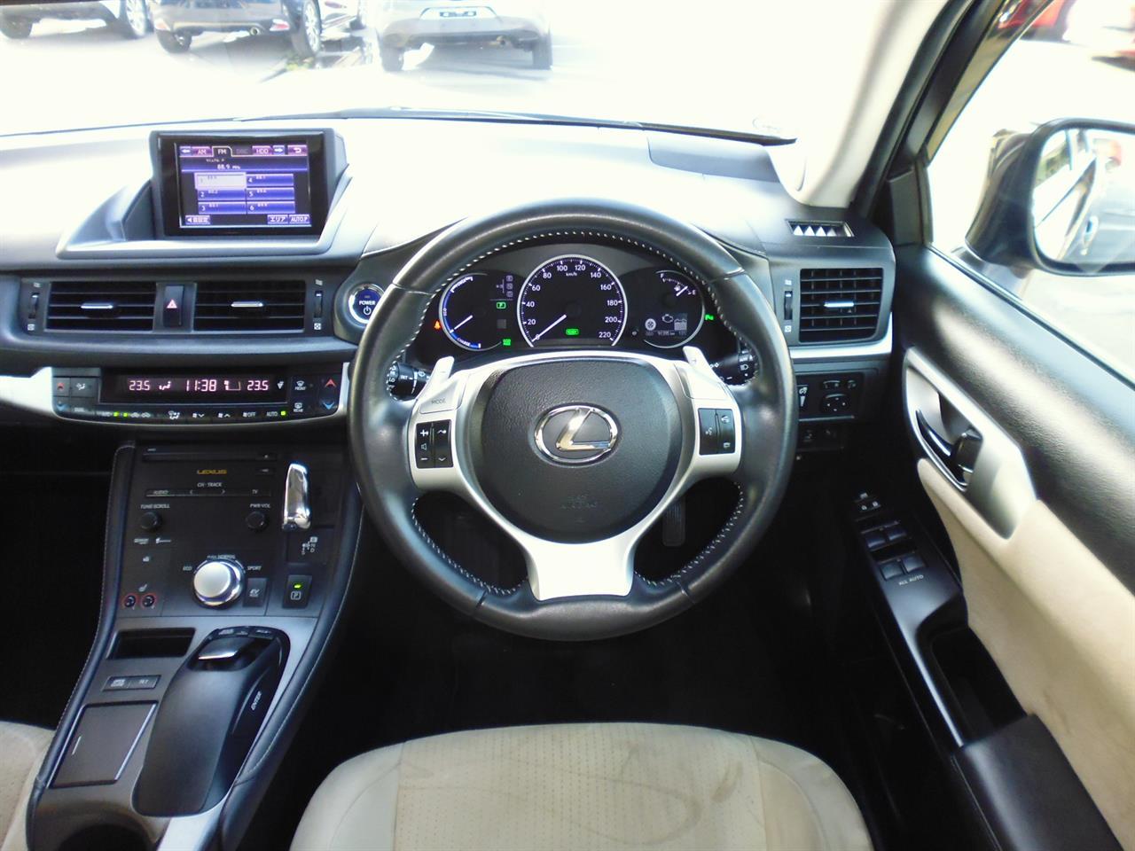 image-9, 2013 Lexus CT 200h at Christchurch