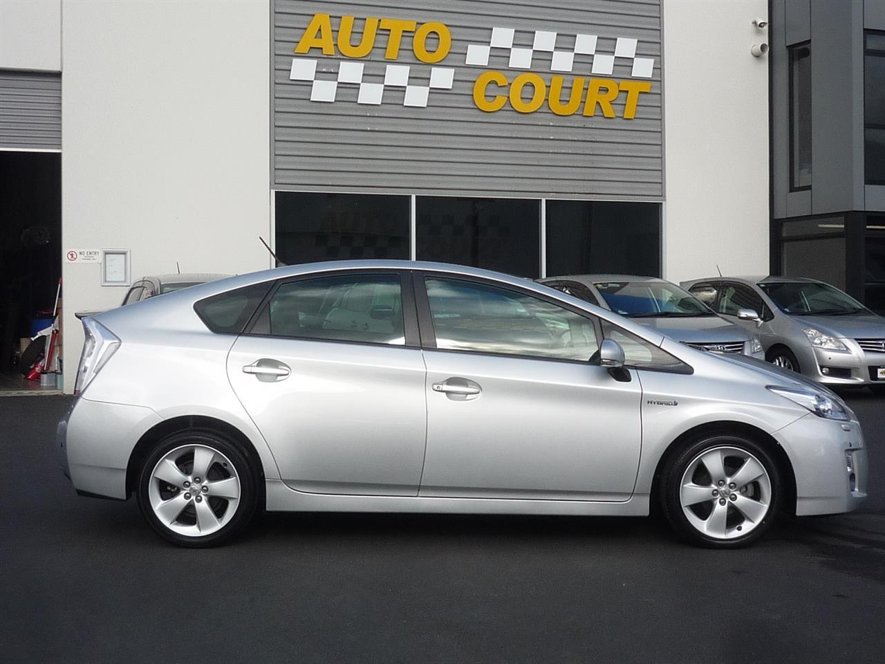 image-12, 2010 Toyota Prius S Touring at Dunedin