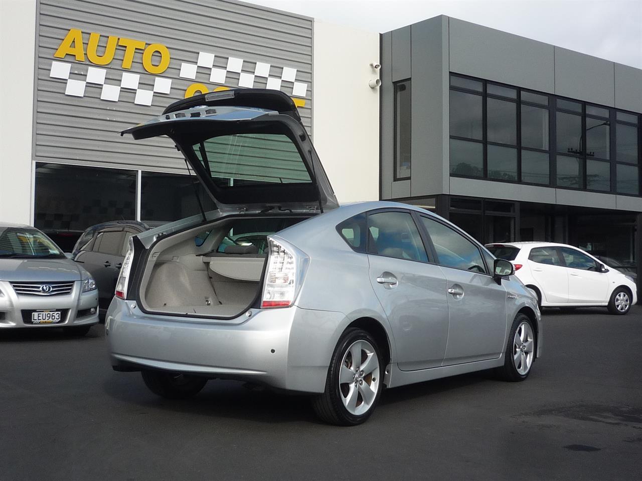 image-14, 2010 Toyota Prius S Touring at Dunedin