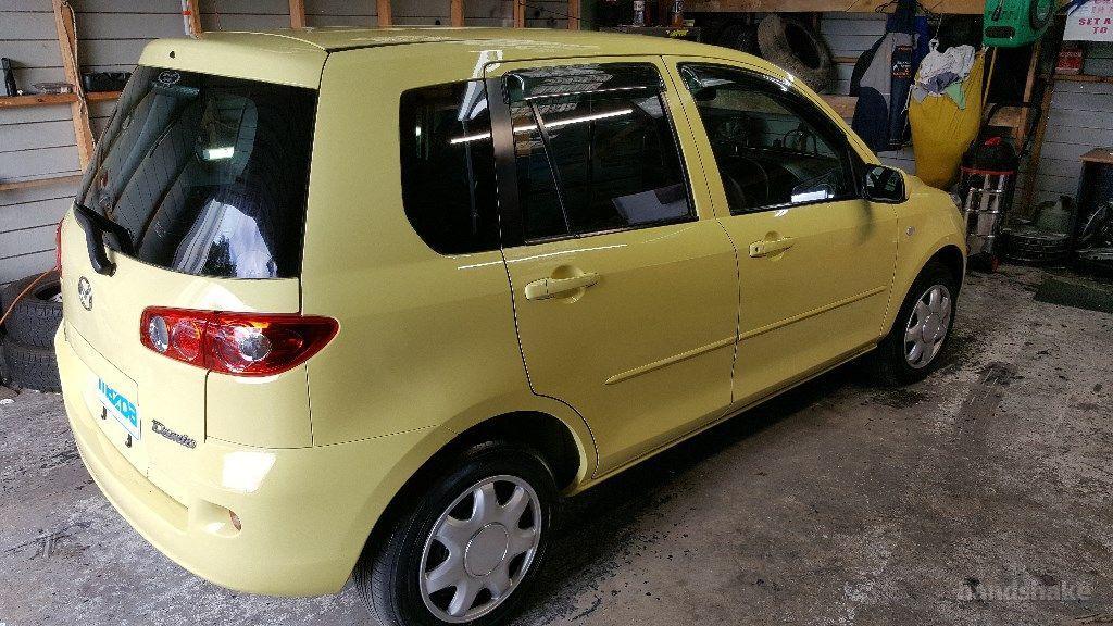 2006 Mazda Demio Auto very smart in yellow on handshake