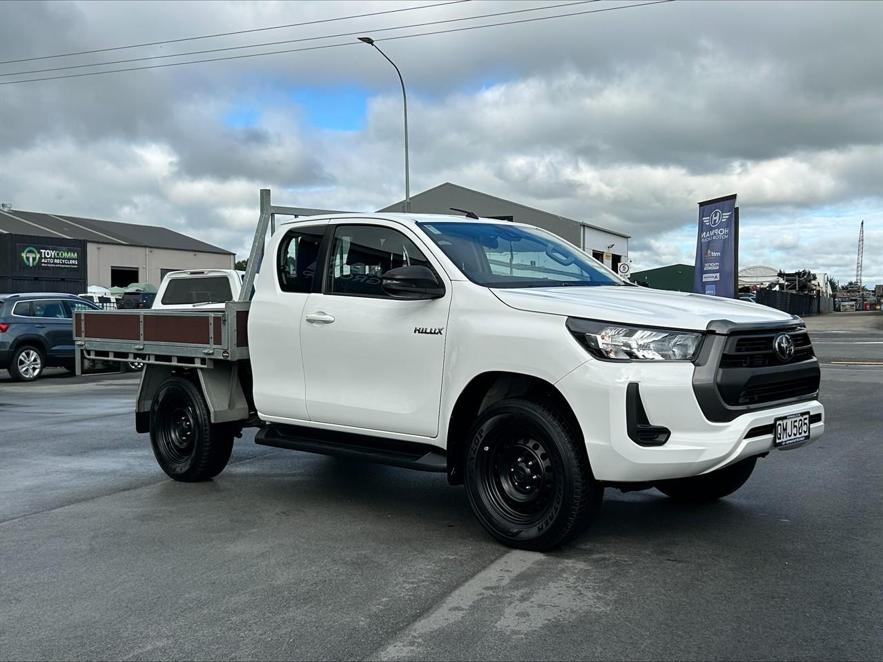image-1, 2024 Toyota Hilux SR TD EC 2.8DT at Waimakariri