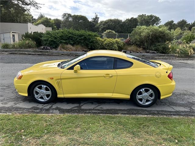 2003 Hyundai Tiburon 2.0 GL Coupe on handshake