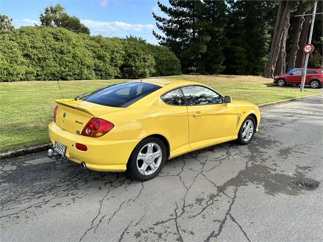 2003 Hyundai Tiburon 2.0 GL Coupe on handshake