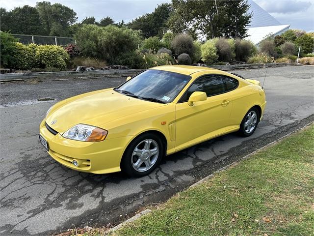 2003 Hyundai Tiburon 2.0 GL Coupe on handshake