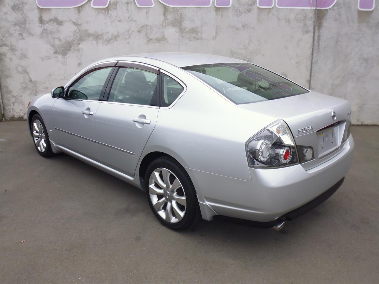 2007 Nissan Fuga 350GT on handshake