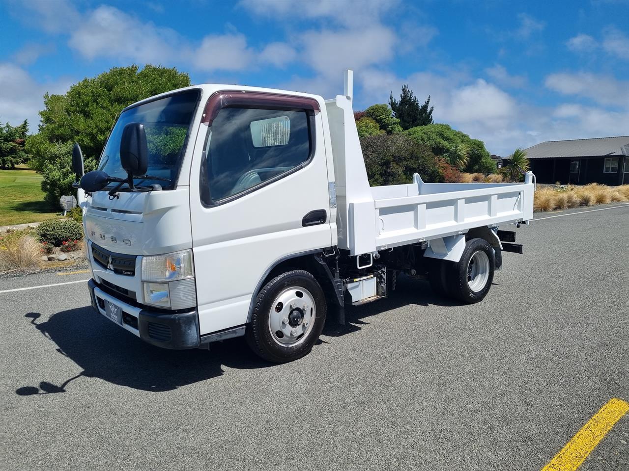 Mitsubishi Canter Tonne Tipper On Handshake