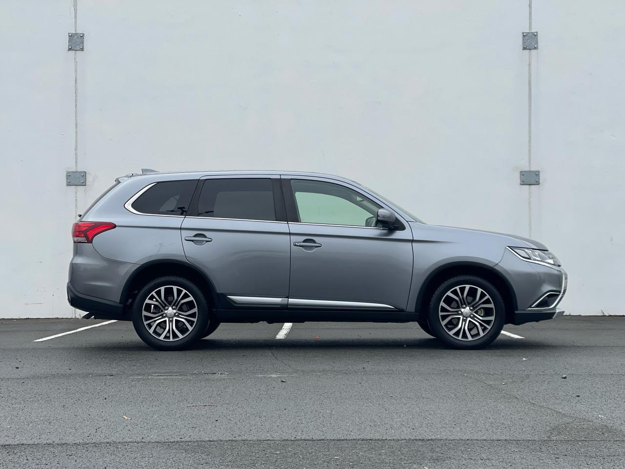 image-7, 2017 Mitsubishi Outlander 4WD 24G 7SEATER at Christchurch