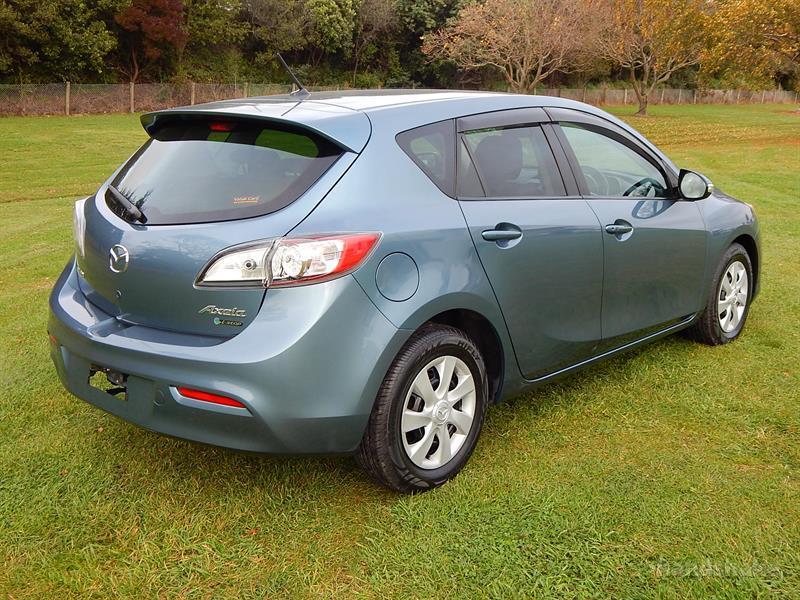 Mazda axela 2010