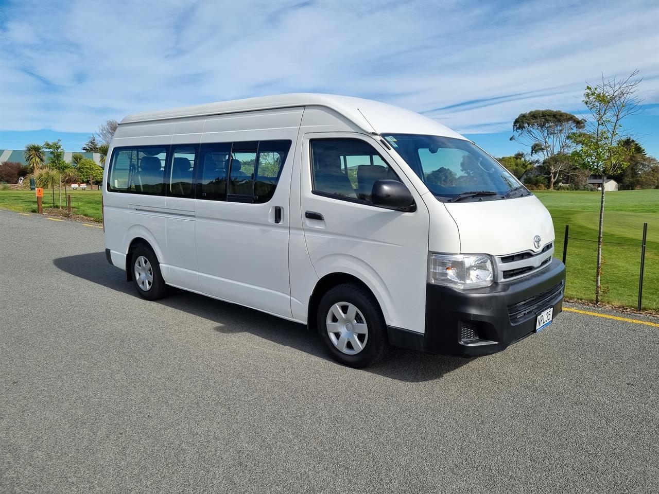 2012 Toyota Hiace 3.0td Zx 12 Seater On Handshake