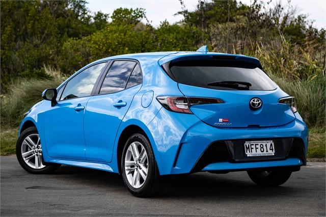 2019 Toyota Corolla GX Hatchback Signature Class 3 on handshake