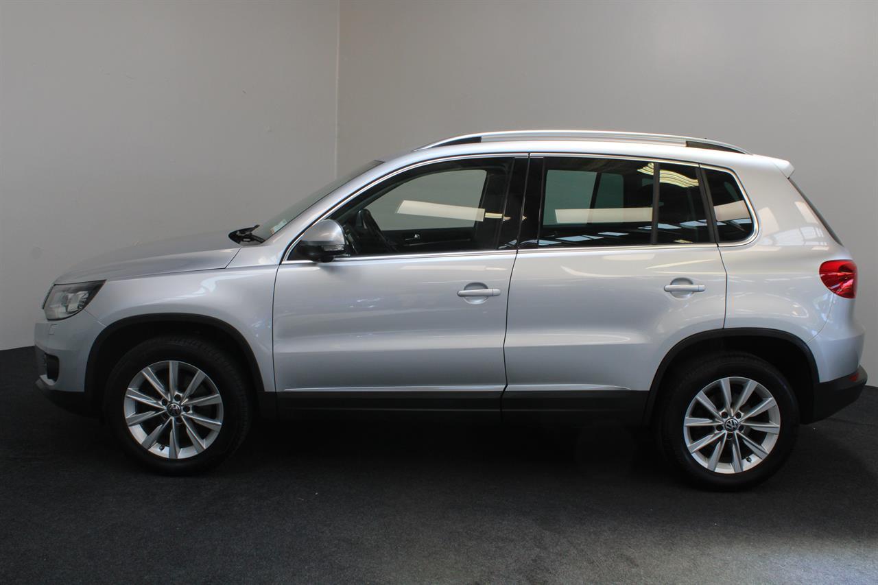 2012 Volkswagen Tiguan Sport & Style 4WD on handshake