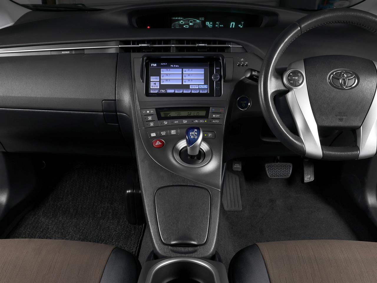 image-10, 2013 Toyota PRIUS 1.8lt Hybrid G-Package at Christchurch