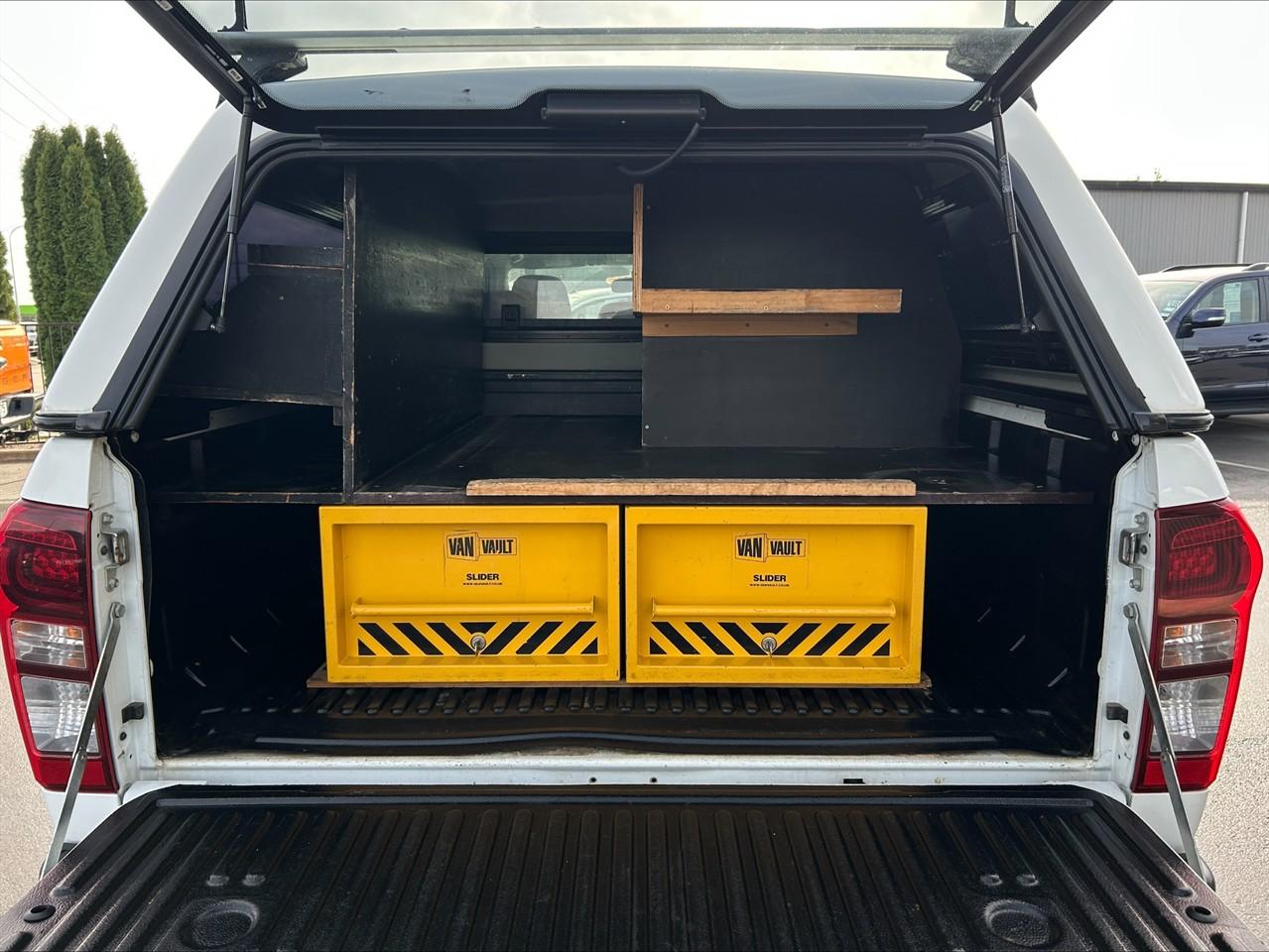 image-5, 2016 Isuzu D-MAX LS DC 3.0D/5MT at Waimakariri