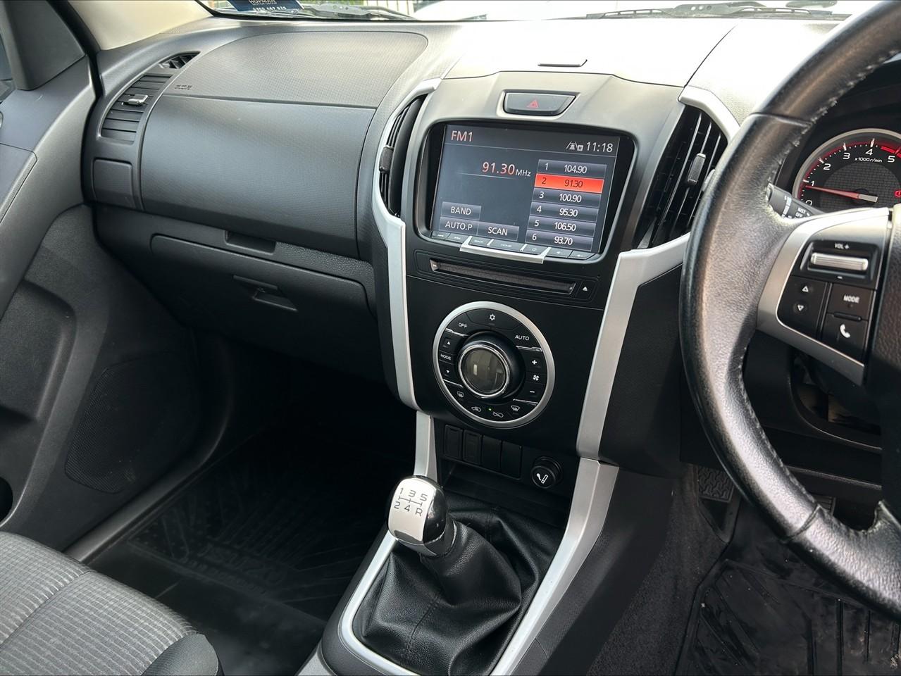 image-11, 2016 Isuzu D-MAX LS DC 3.0D/5MT at Waimakariri