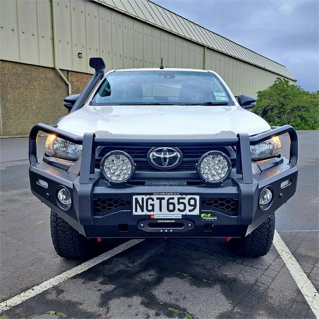 image-1, 2021 Toyota Hilux SR 2.8DT 6MT 4WD Flat Deck at Dunedin