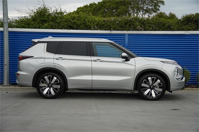 image-1, 2025 Mitsubishi Outlander VRX 4x4 auto at Dunedin