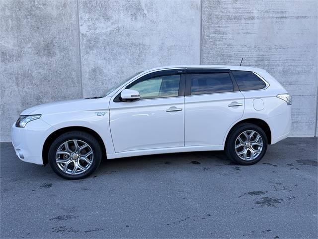 image-1, 2013 Mitsubishi Outlander at Dunedin
