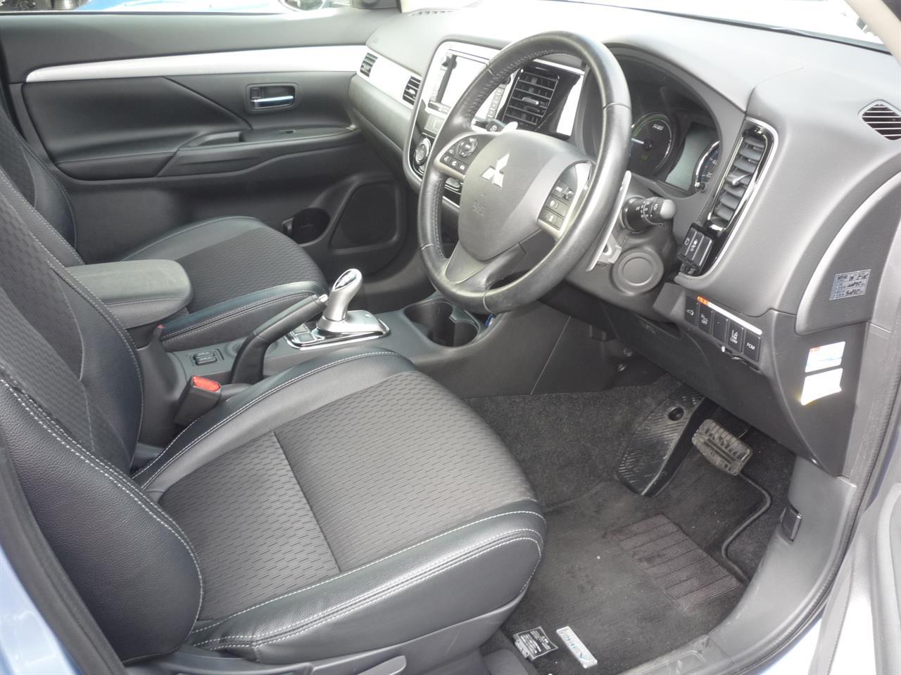 image-4, 2014 Mitsubishi Outlander PHEV G 4WD (SOH 75.26%) at Dunedin