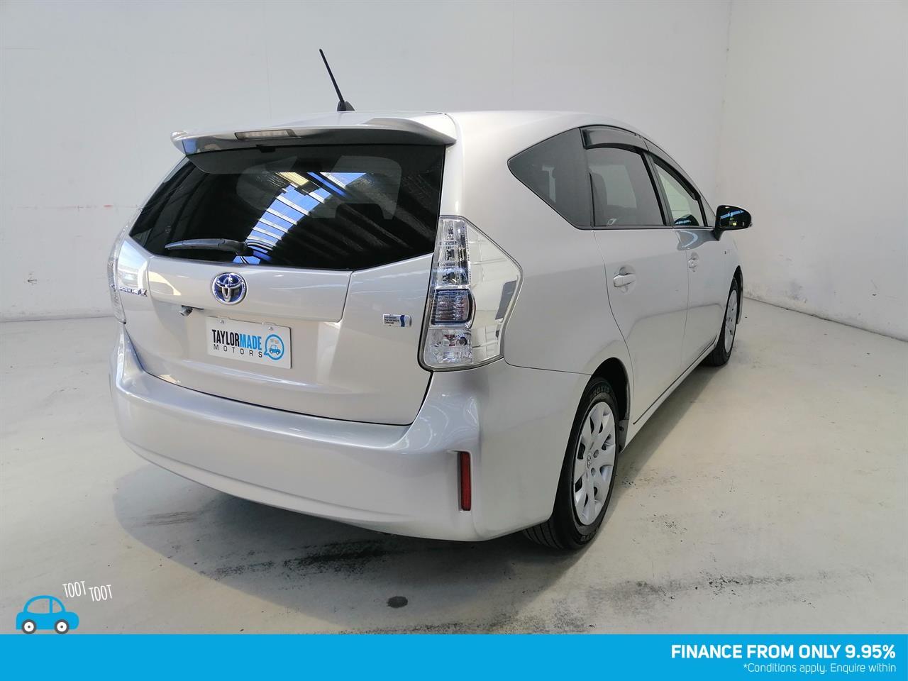 Toyota prius alpha 2013