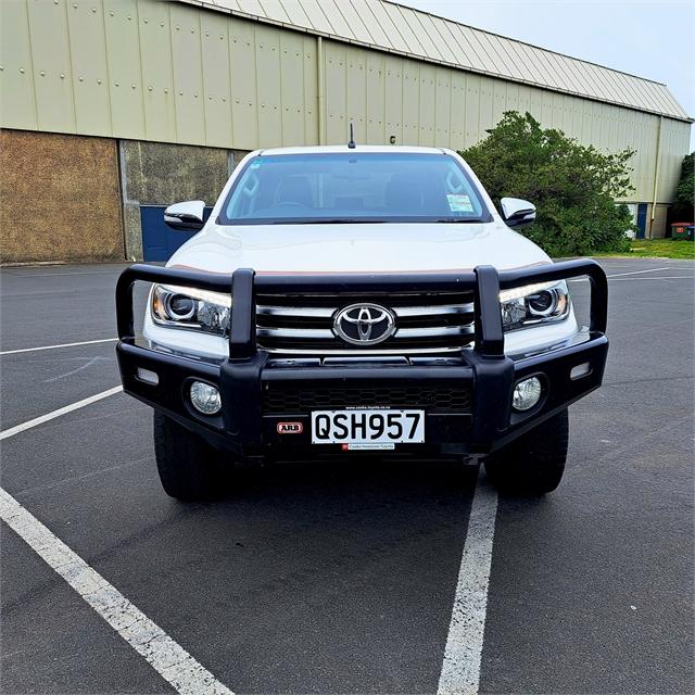 image-1, 2016 Toyota Hilux SR5 4WD at Dunedin